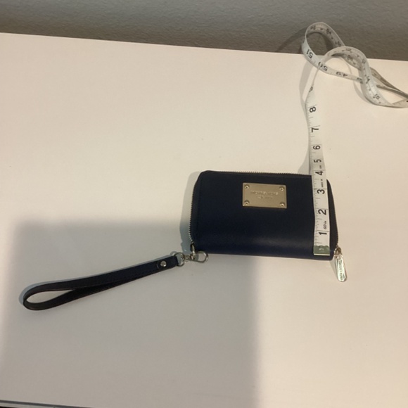 Michael Kors Navy Blue Wrislet wallet - Picture 2 of 8